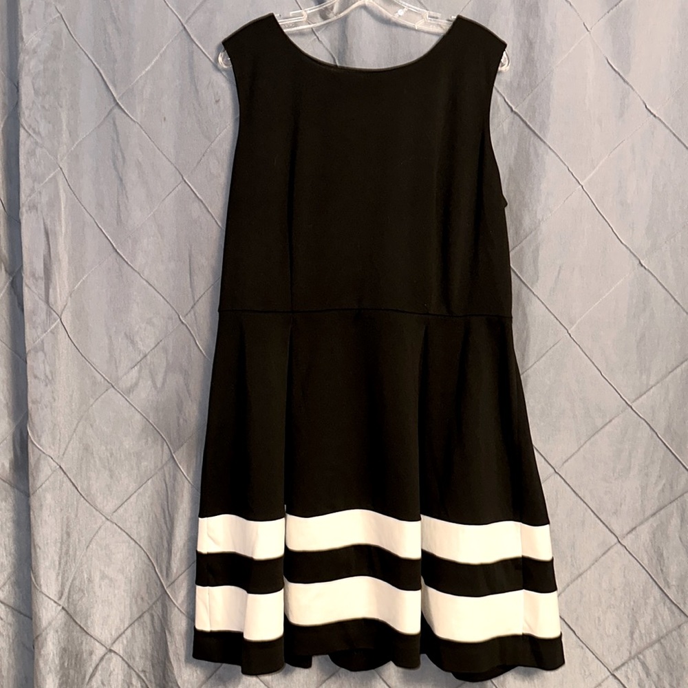 Calvin Klein black and white pleated cupcake style dress. Size 16. - Picture 2 of 10
